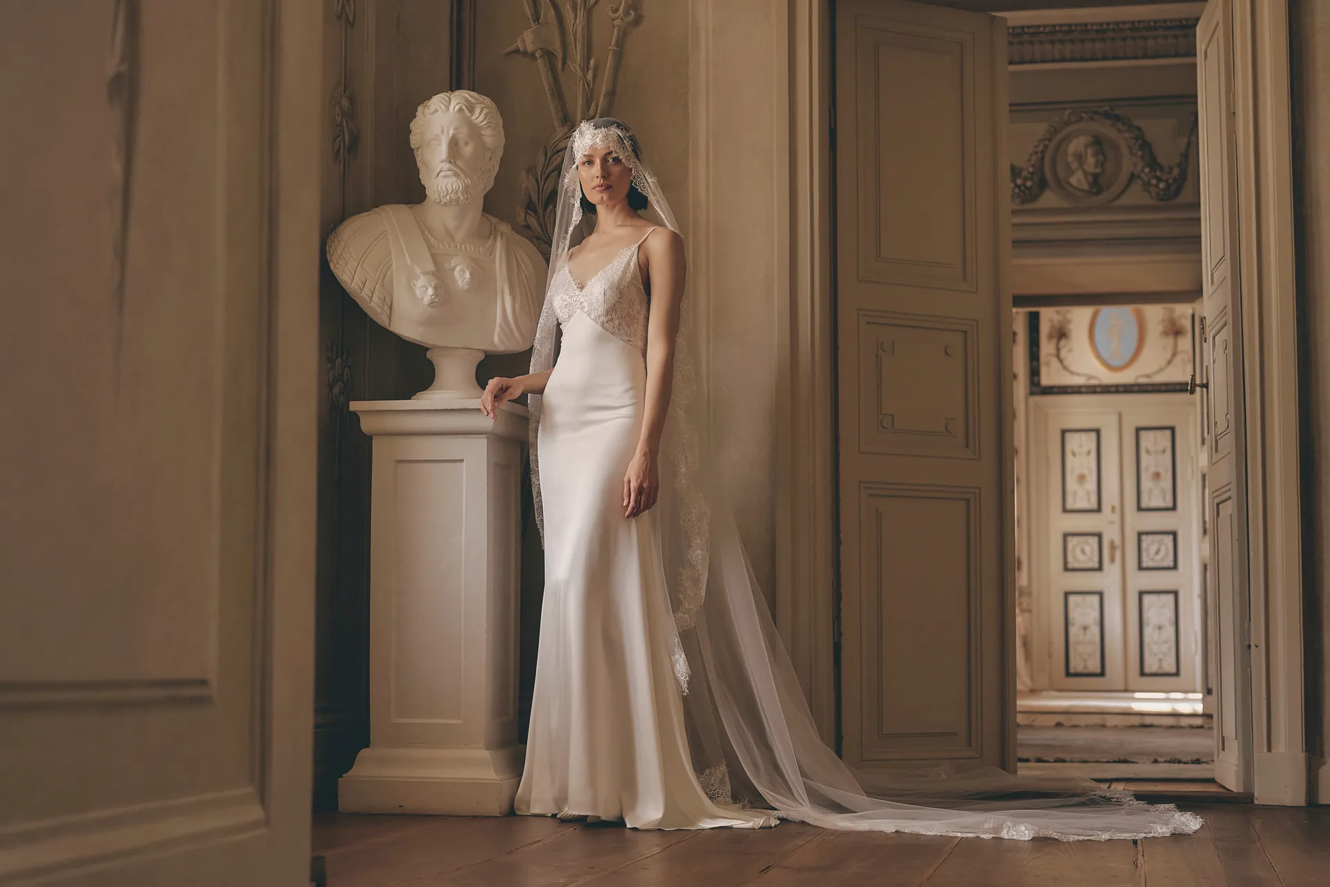 Brautkleid 2702 der Designerin Mia Lavi